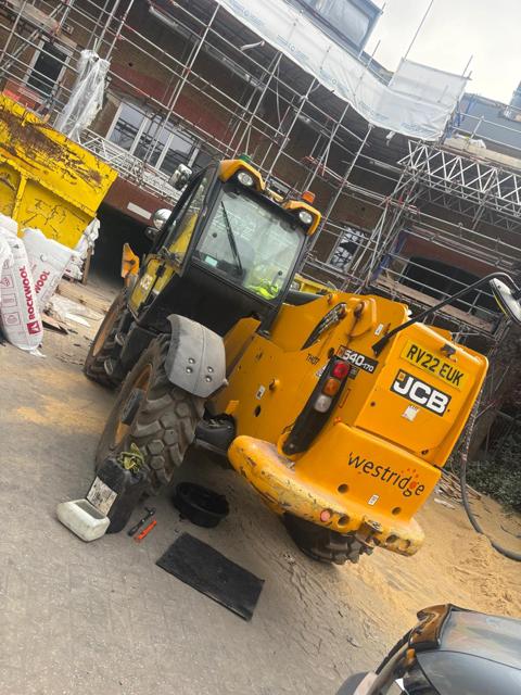 JCB 540-170 telehandler – service on site